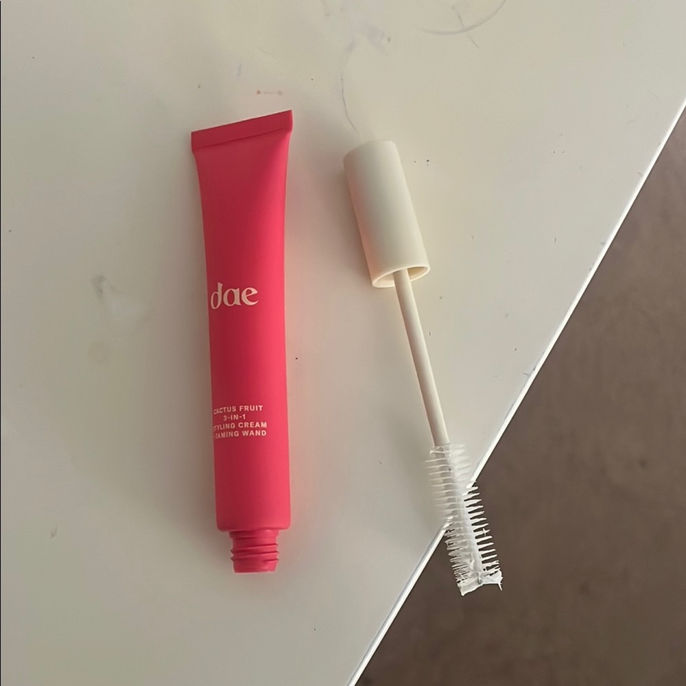 DAE Pink Styling Cream